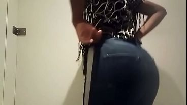 Angoleñas calientes se besan y se tocan sin parar
