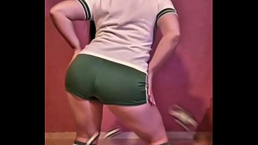 Así mueve el culo Astrid Cute y te va a volver loco