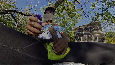Charlierawdixxx se masturba al aire libre junto al lago
