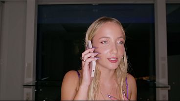 Chloe chevalier con un juguete en el culo y lista para que l...