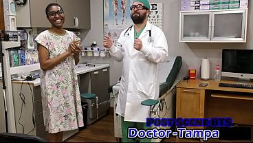 Daisy Mynx se somete al examen médico de Doctor Tampa