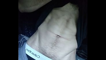 Estudiante musculoso con polla enorme folla a su compañero d...