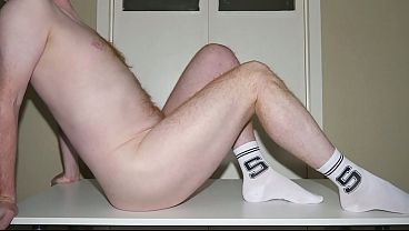 Fotos de redhead con calcetines y polla dura masturbándose