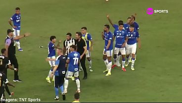 Fútbol salvaje: gangbang con las putas del equipo rival