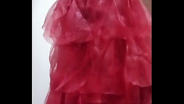 Gaurissy, trans chubby con tetas enormes en vestido rojo