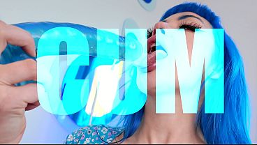 Jewelz blu desafía a su novio con un dildo gigante y tetas p...