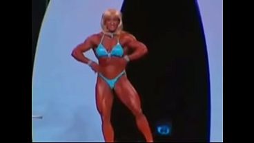 La entrenadora te domina con su cuerpo perfecto en el gimnasio