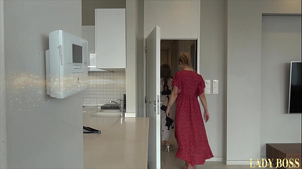 La polla de Porno Slave castigó a su sumisa en la cocina