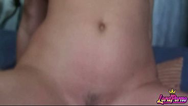 La rubia de culo redondo y tetas grandes se deja follar salvajemente