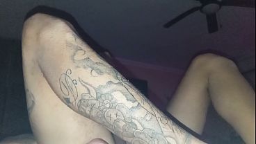 Latina culona gime mientras la graban follando de pie