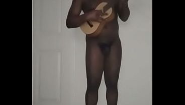 Llamasr baila afropunk y descubre placer intenso solo