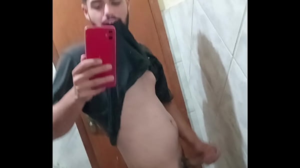 Manel Madeira se la chupa en el baño del club