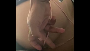 Marido cachondo le da por detrás a su esposa en el jardín