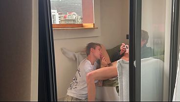 Max Gen le parte el culo a un twink con su polla monstruosa