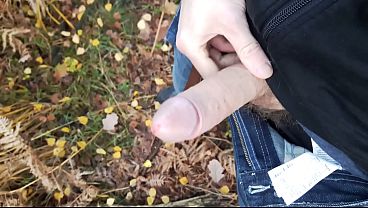 Me la cascó en el bosque y casi nos pillan