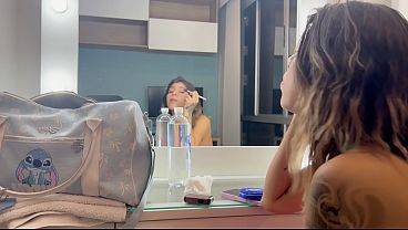 Molly Smith graba una escena caliente con su culo perfecto