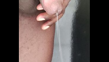 Morena babosa chupa la polla como una puta desesperada
