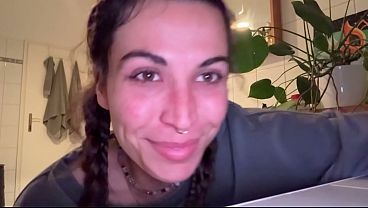 Novia cachonda me chupa la verga y luego se deja empotrar hasta llenarme de leche