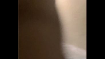 Pareja gay se divierte con un culo negro bien apretado