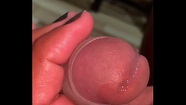 Pareja gay se pone bien caliente con un cigarro y una mamada salvaje