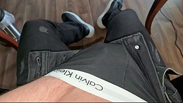 PhantomGent te manda a pajaser su verga dura en calzoncillos ajustados