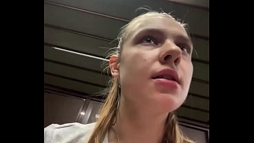 Puta joven se deja romper el culo en el gimnasio
