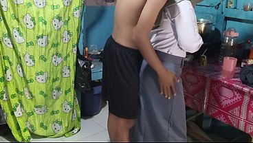 Rional se venga follando a Ardian en la cocina antes de ir a clase