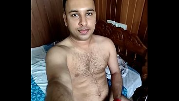Vishnuvinod muestra su polla gorda y te deja sin aliento